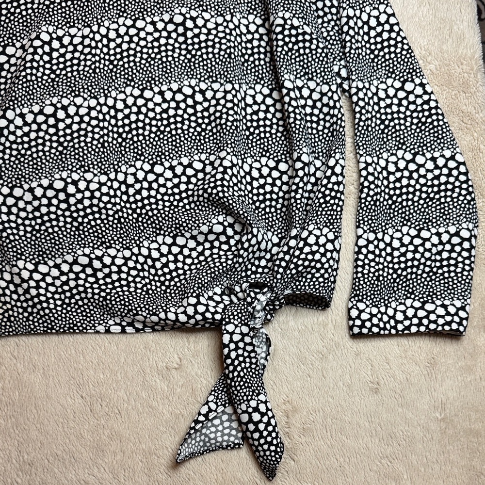 Talbots Black and White Patterned Blouse with tie at bottom Petite sz L - Picture 3 of 9